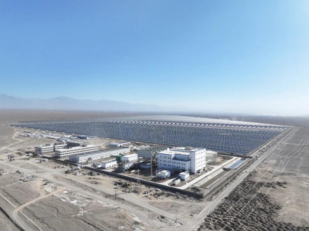 CTG's 1 GW solar thermal and photovoltaic integrated project in NW China's Xinjiang connected to the grid at full capacity