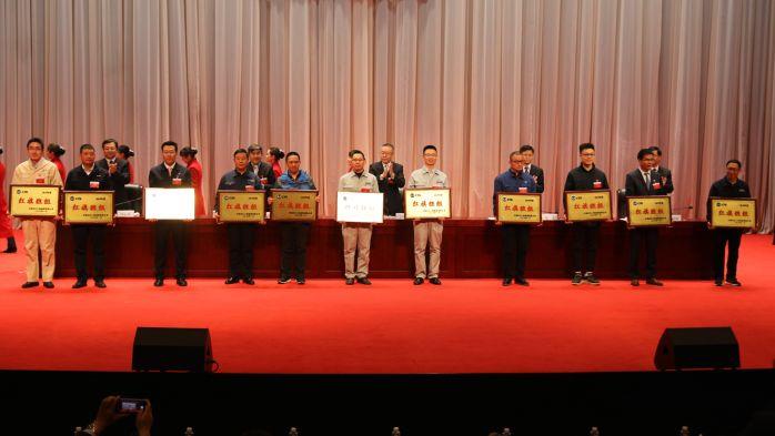 av在线
2019年度“红旗班组” 刘华 av在线
2019年度“红旗班组” 刘华